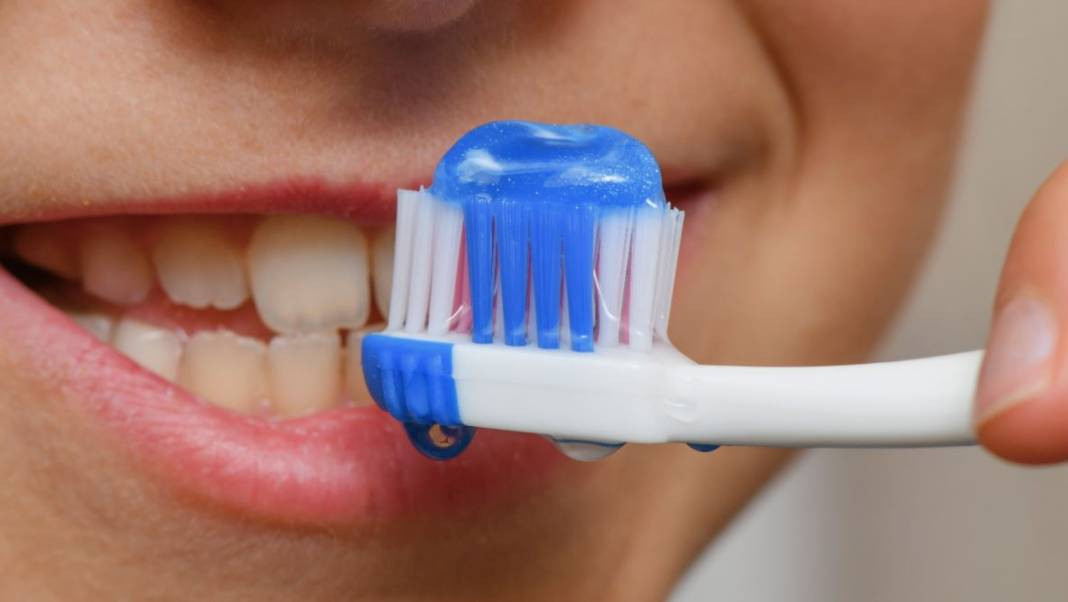 Dişinizi Fırçalarken Yaptığınız Hataları Biliyor musunuz? - Resim: 7